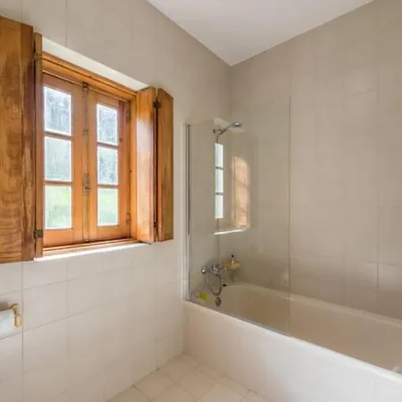 Guestready - Cabanelas & Pool 3* Guimarães